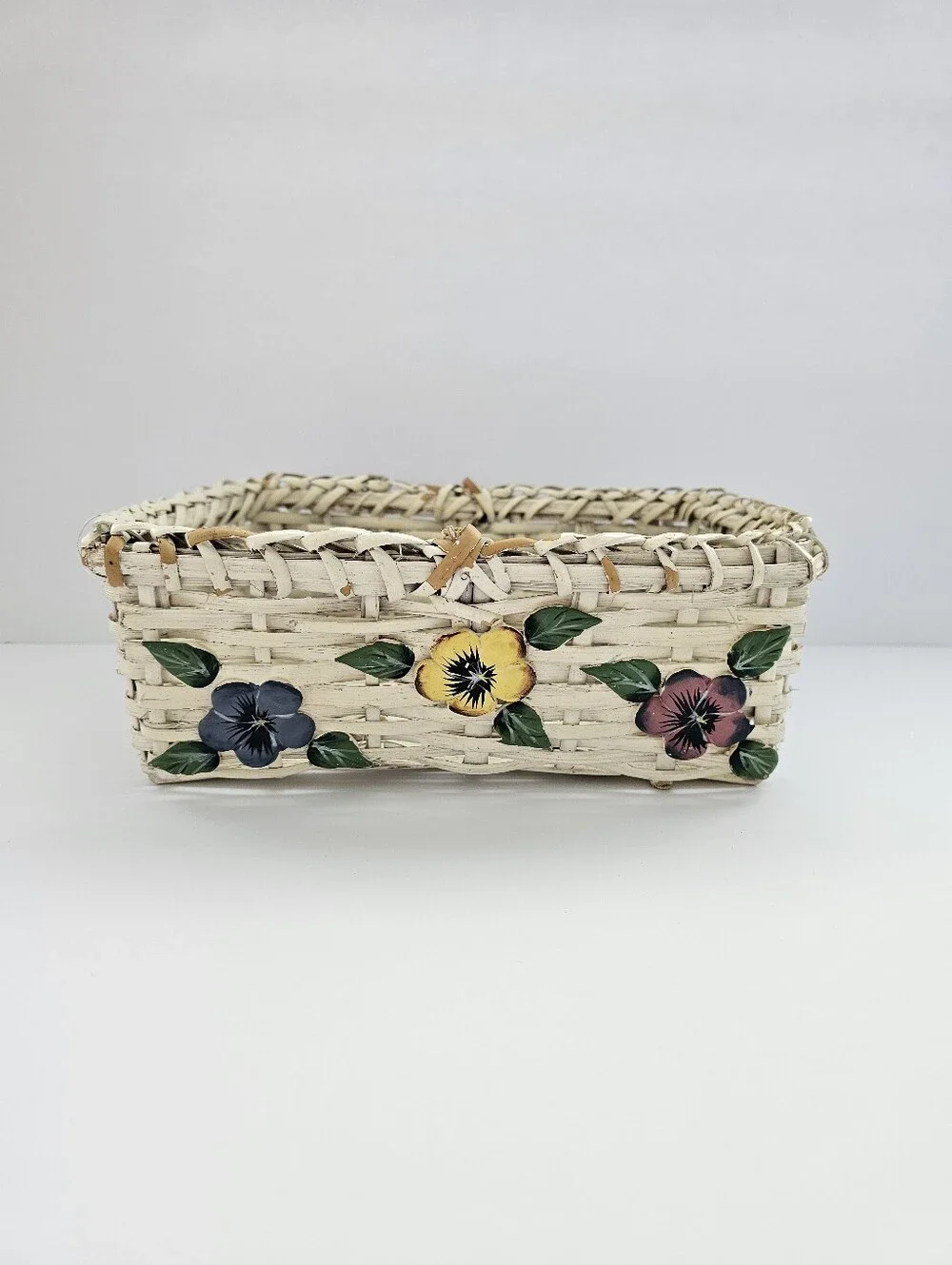 Vintage Hand-Painted Wicker Basket – Shabby Chic Pansy Motif